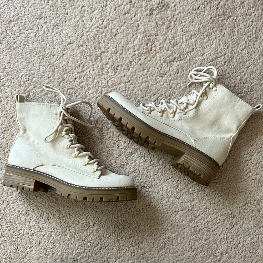Women's Cream Lace-Up Boots
